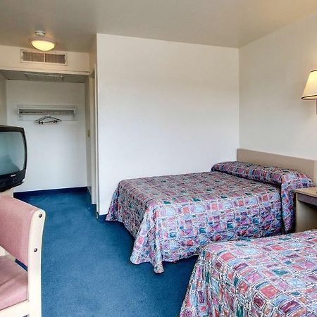 Motel 6 Des Moines South - Airport Bagian luar foto