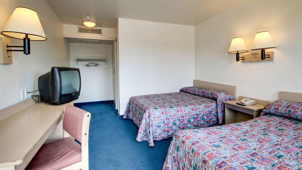 Motel 6 Des Moines South - Airport Bagian luar foto