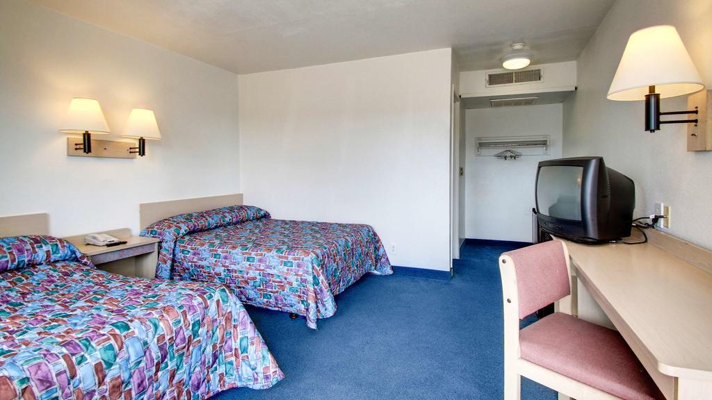 Motel 6 Des Moines South - Airport Bagian luar foto