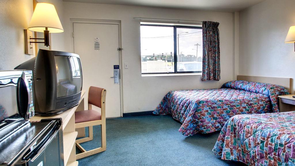 Motel 6 Des Moines South - Airport Bagian luar foto