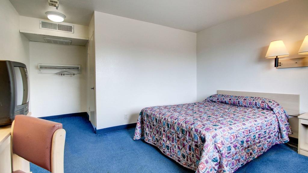 Motel 6 Des Moines South - Airport Bagian luar foto