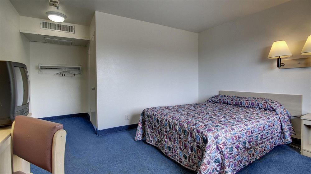 Motel 6 Des Moines South - Airport Bagian luar foto