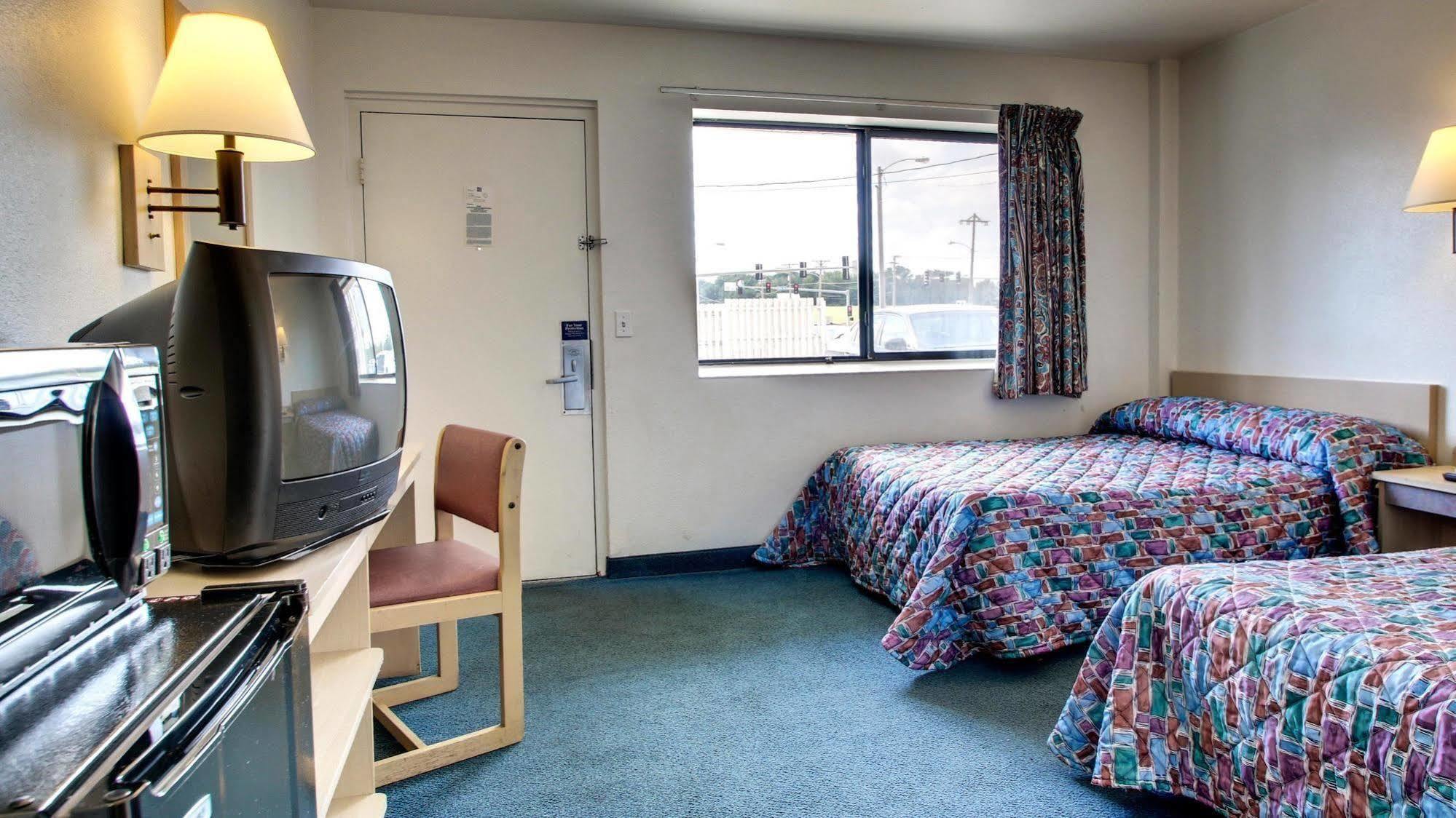 Motel 6 Des Moines South - Airport Bagian luar foto