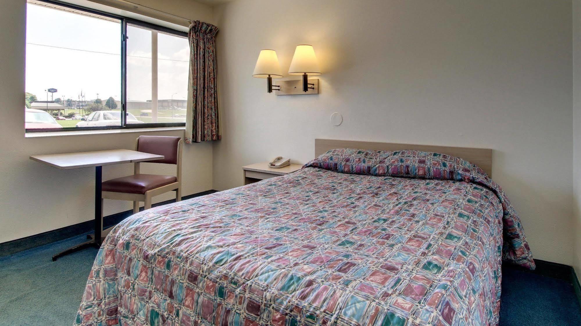Motel 6 Des Moines South - Airport Bagian luar foto