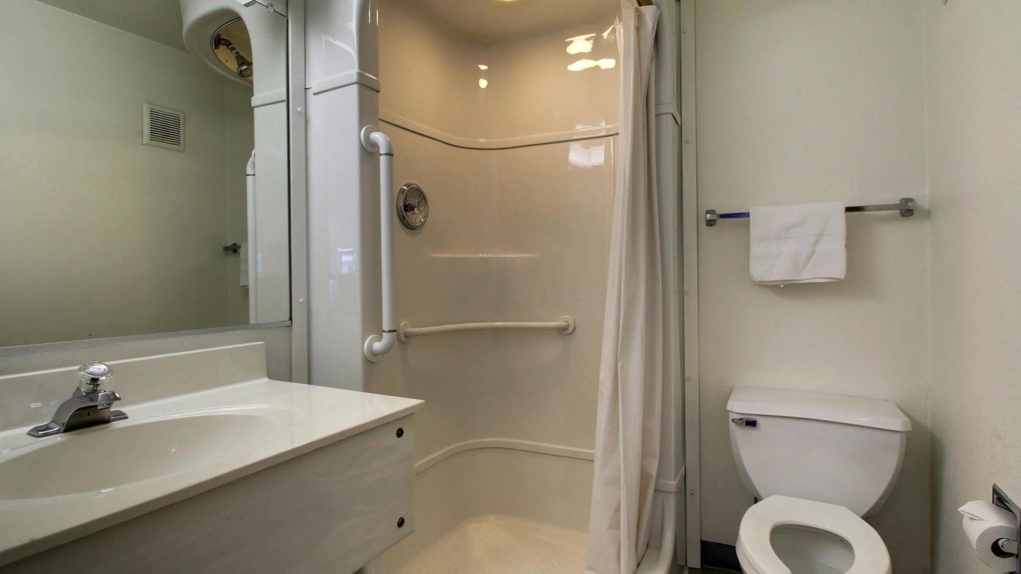 Motel 6 Des Moines South - Airport Bagian luar foto