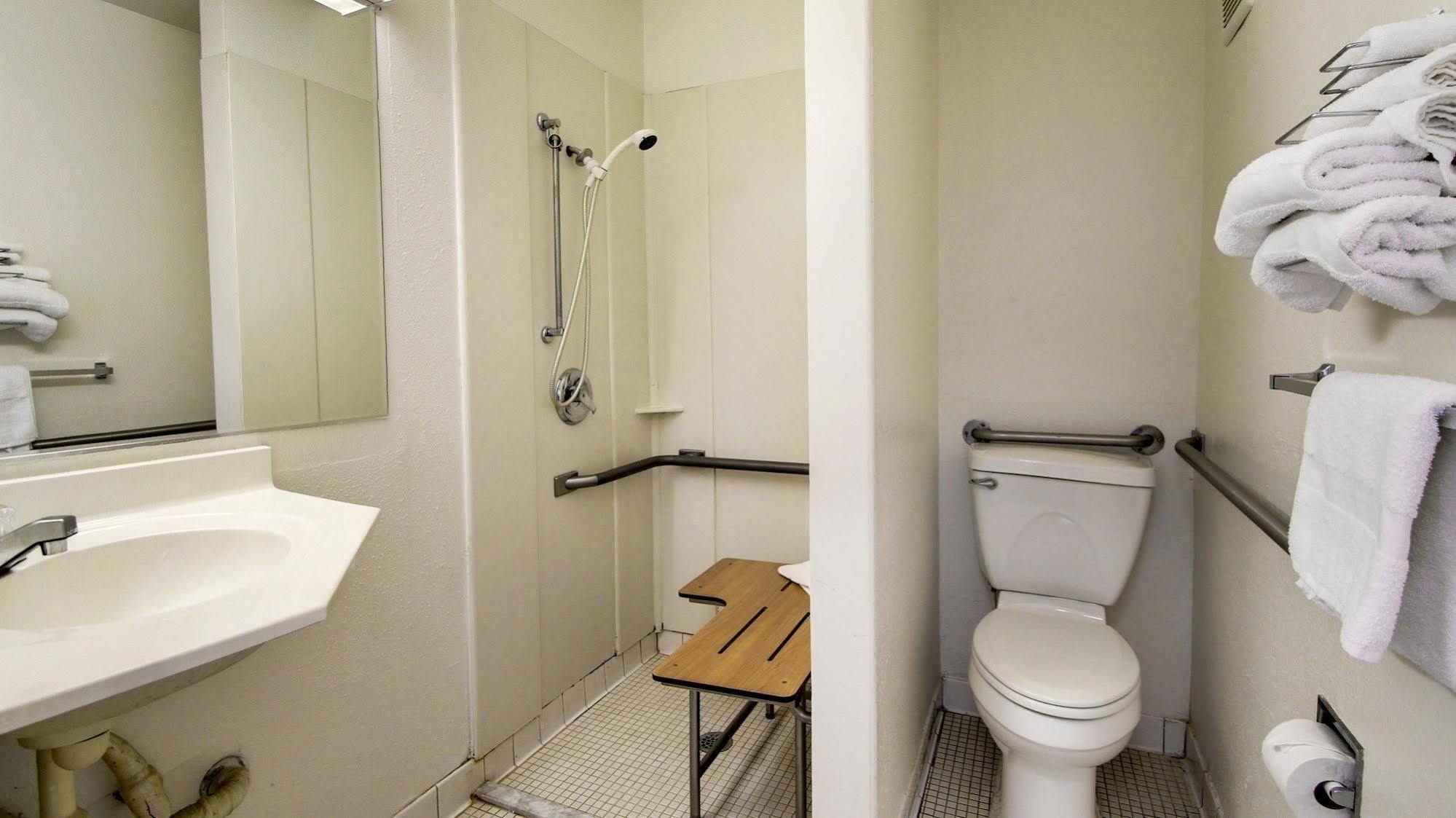 Motel 6 Des Moines South - Airport Bagian luar foto