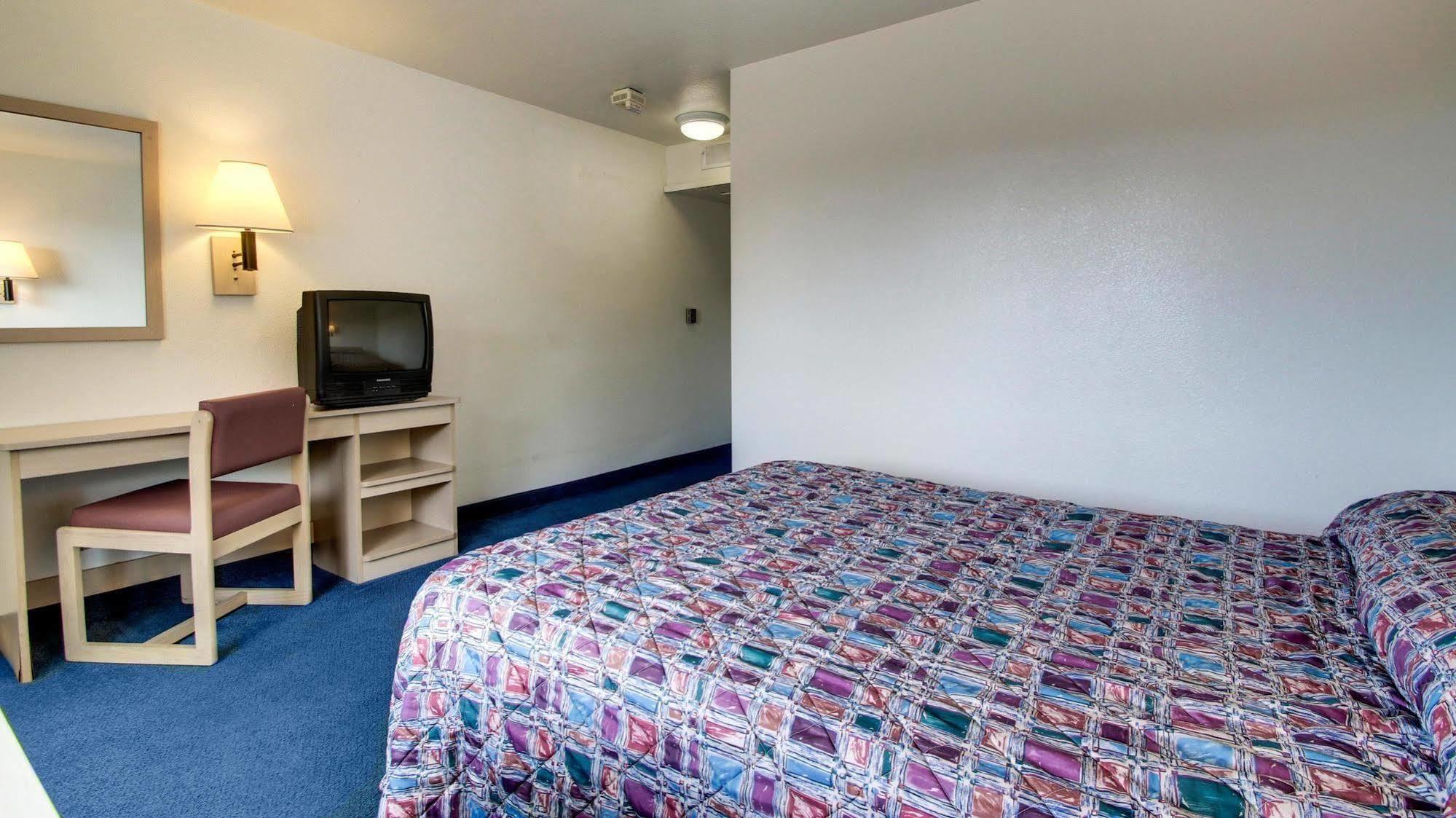 Motel 6 Des Moines South - Airport Bagian luar foto