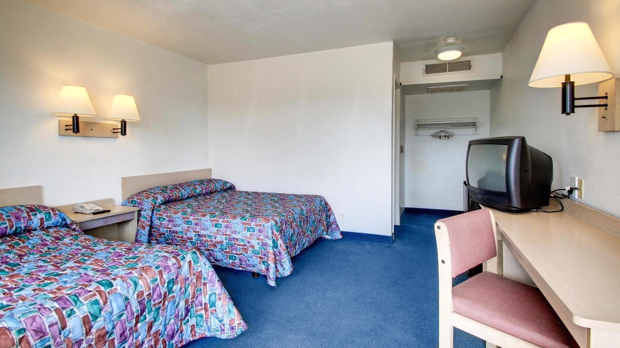 Motel 6 Des Moines South - Airport Bagian luar foto