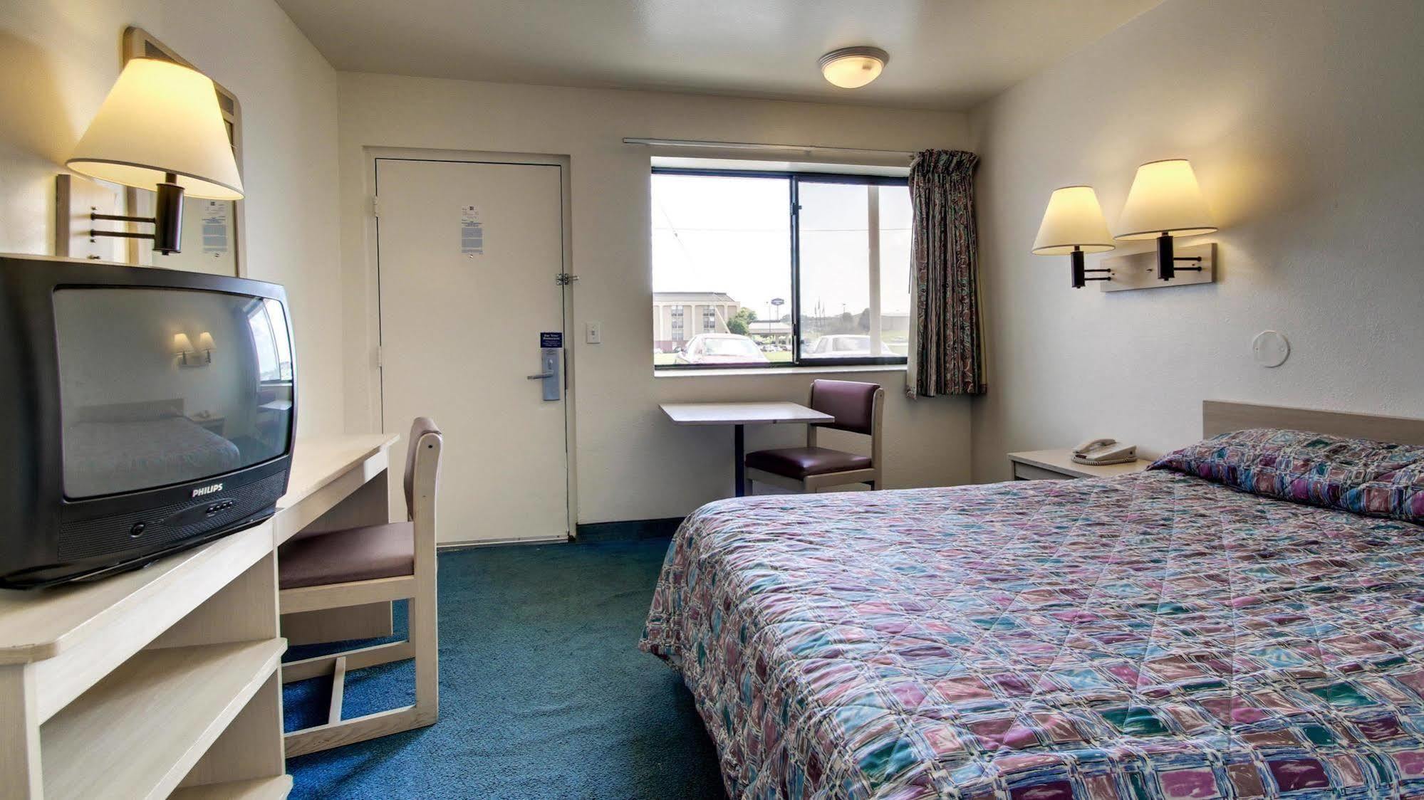 Motel 6 Des Moines South - Airport Bagian luar foto