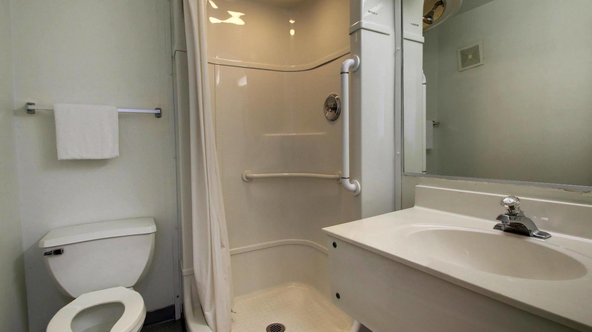 Motel 6 Des Moines South - Airport Bagian luar foto