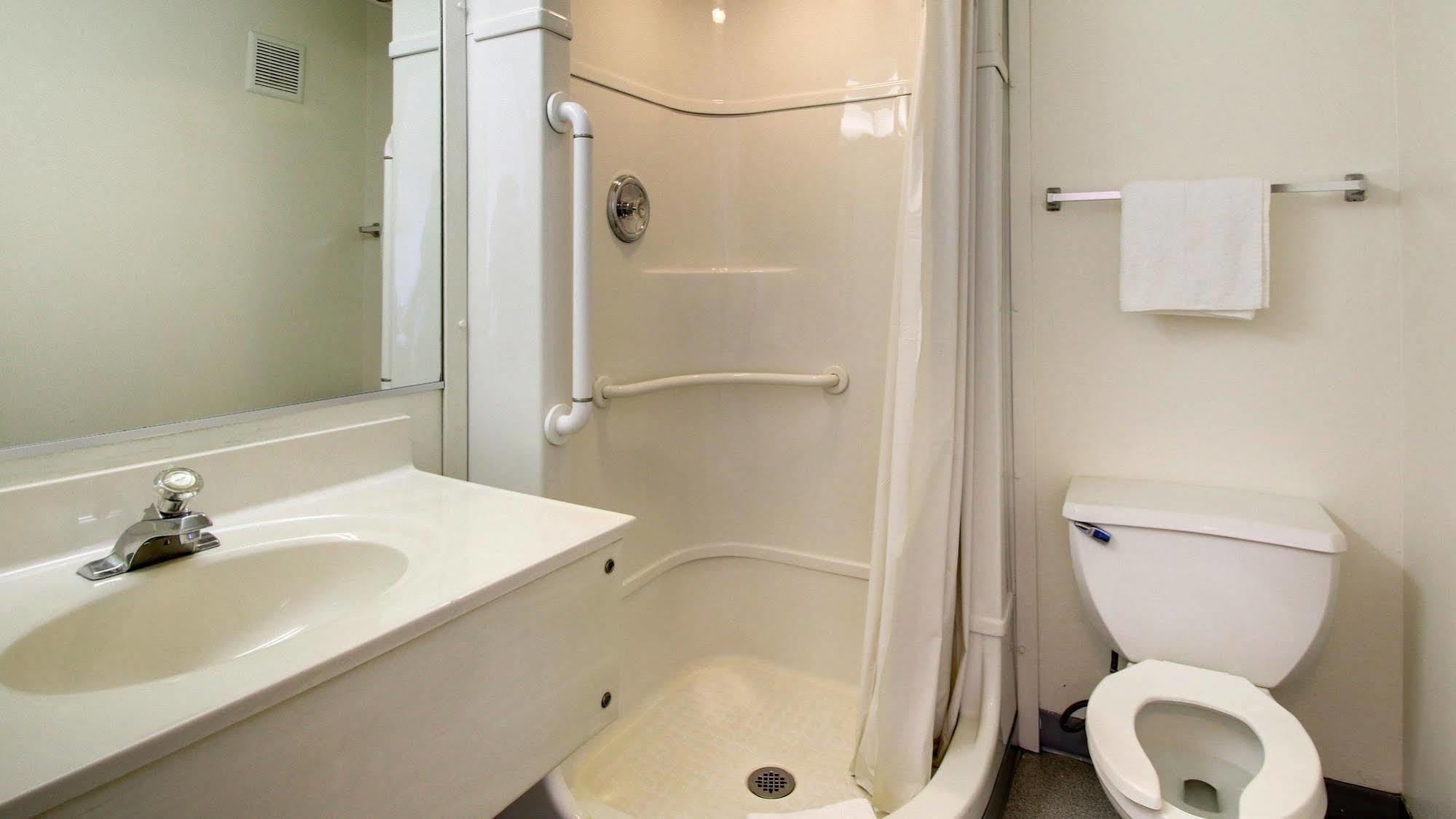 Motel 6 Des Moines South - Airport Bagian luar foto