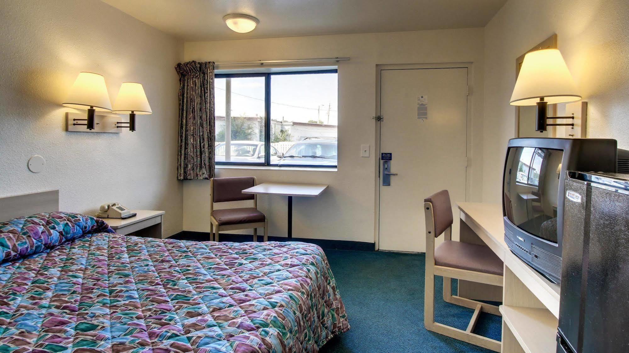 Motel 6 Des Moines South - Airport Bagian luar foto